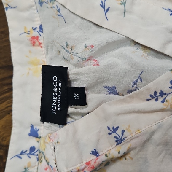 Floral Women's Top - Picture 9 of 12